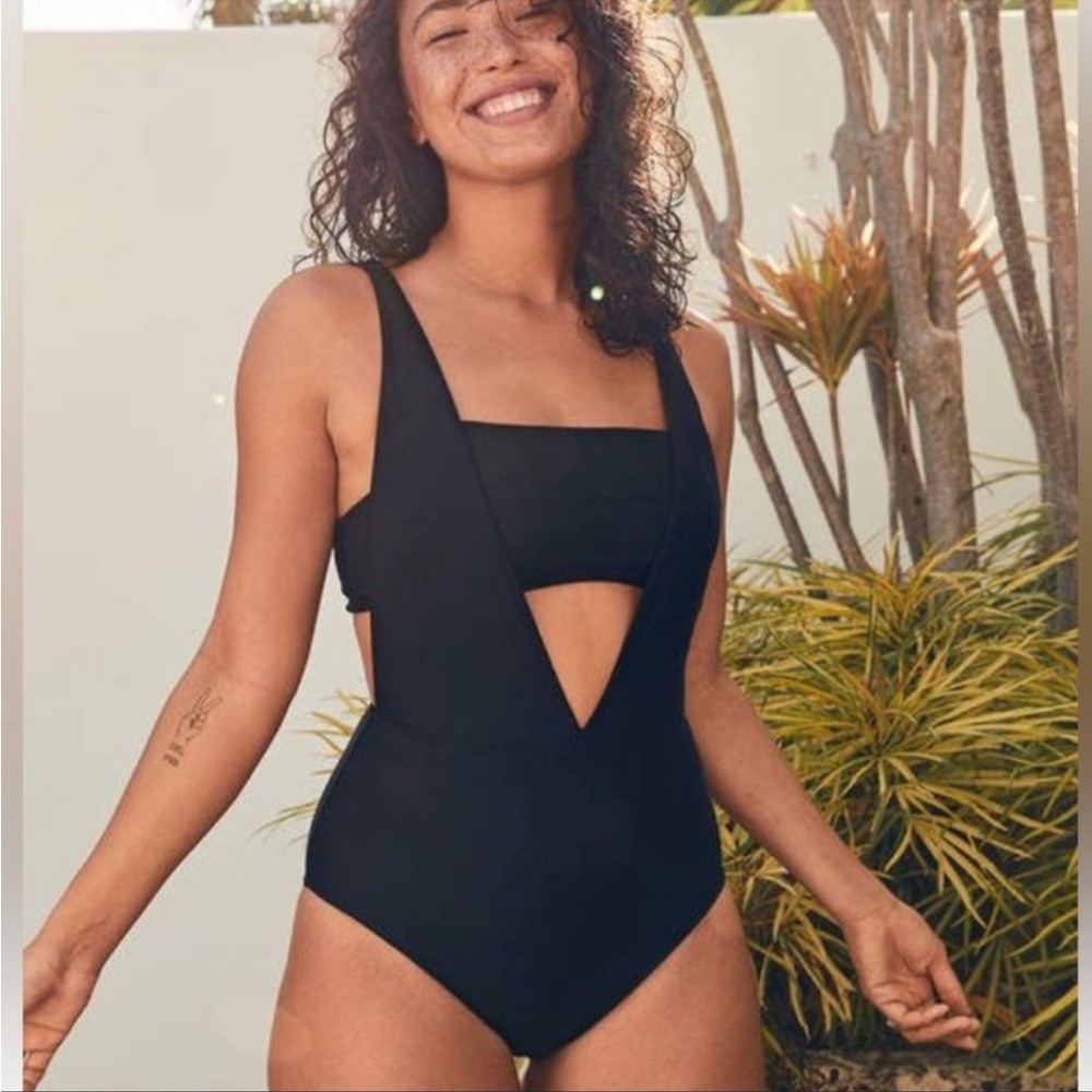 Aerie Layered Full Coverage One Piece
Swimsuit in Black size XXL